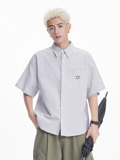 刺繡微笑短襯衫