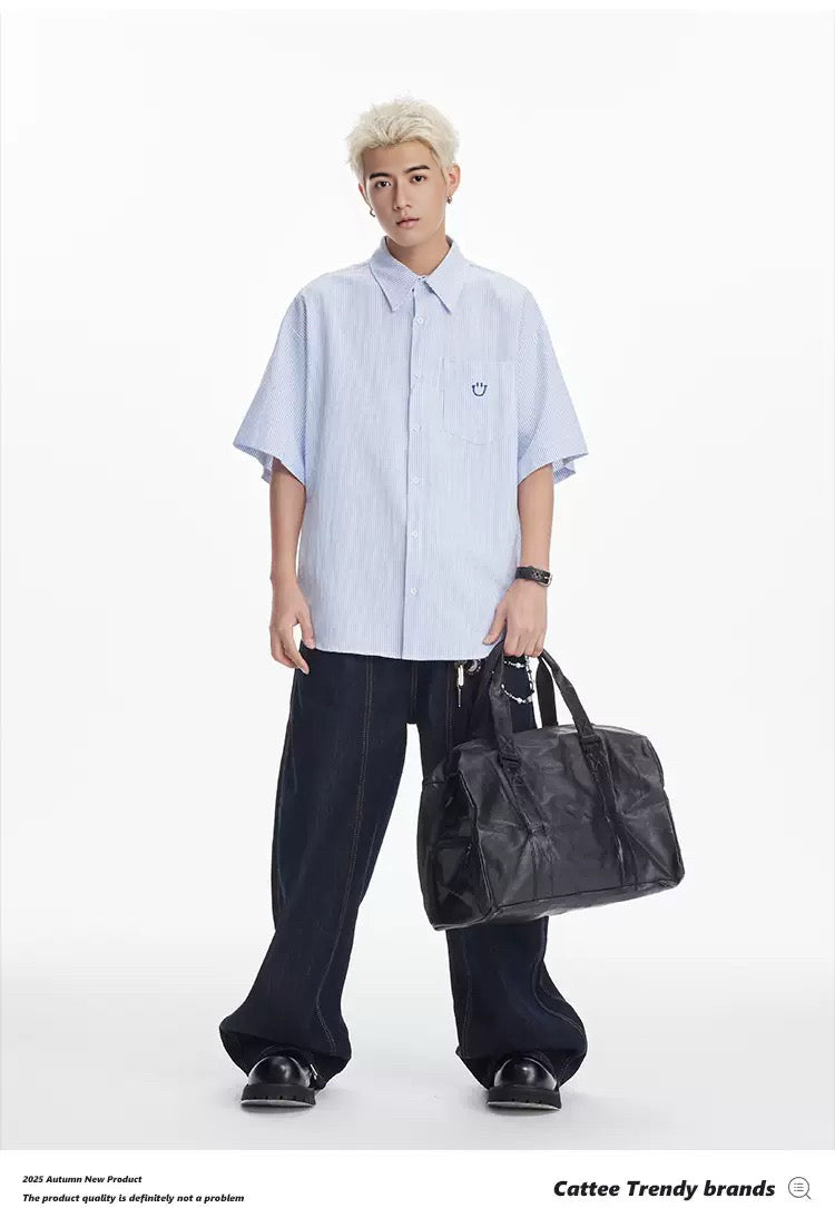 刺繡微笑短襯衫