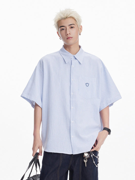 刺繡微笑短襯衫