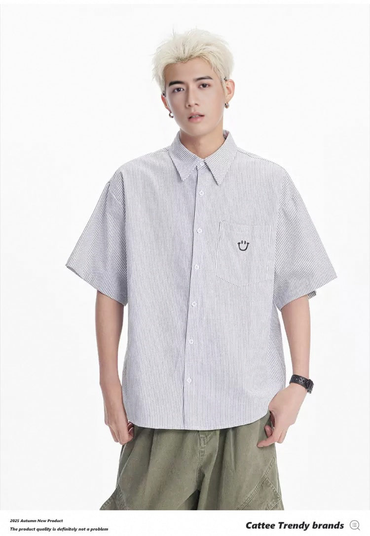 刺繡微笑短襯衫