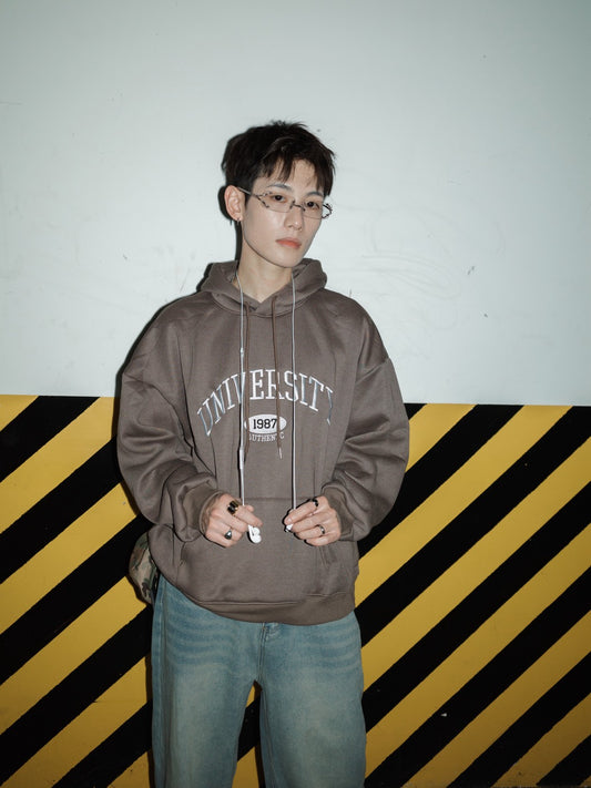 UNiVERSITY電繡帽T